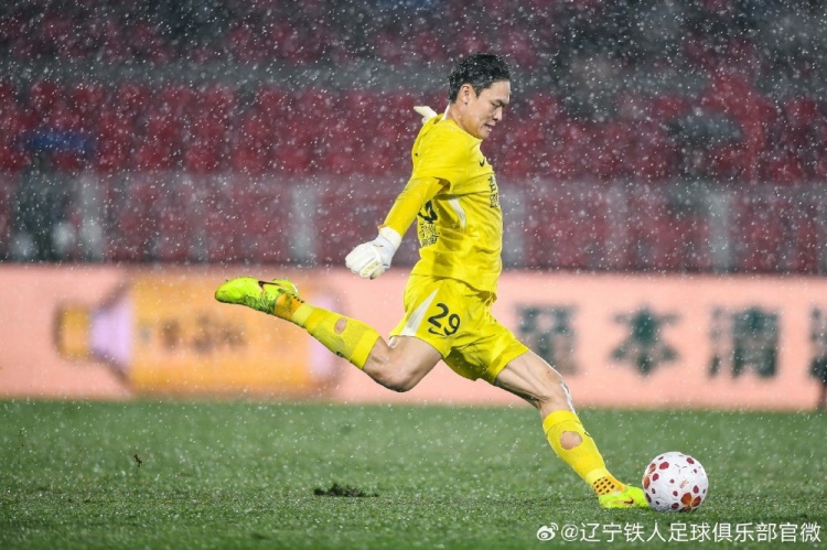 姜至鹏角球绝杀 辽宁铁人1-2负深圳新鹏城