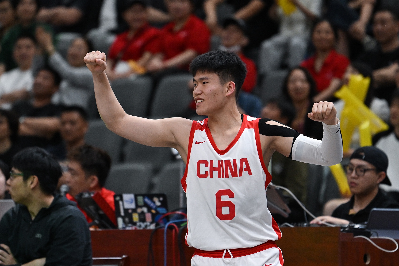 半场11记三分 中国U18男篮冲击队史19球纪录
