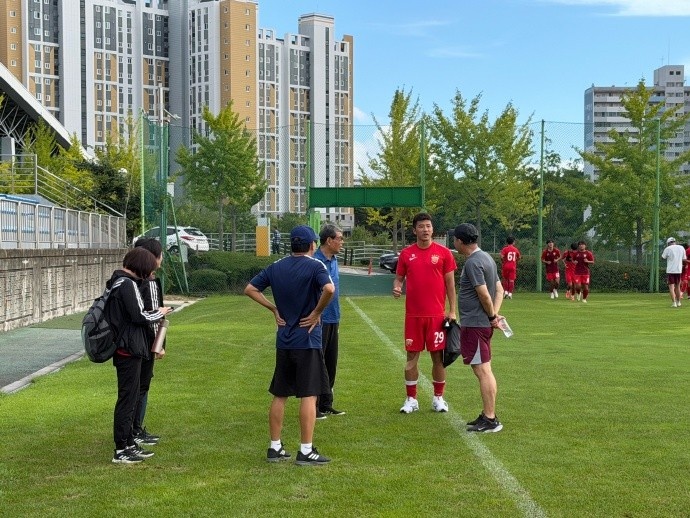 上海海港富盛经开队 昨日结束为期一周的韩国昌原足球基地拉练 上海海港富盛经开队 昨日结束为期一周的韩国昌原足球基地拉练