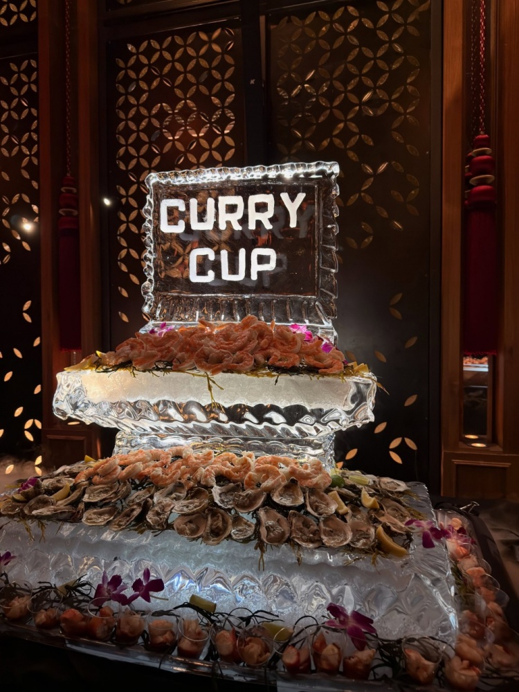 库里现身纽约“库里杯”冠军庆功派对 手持话筒与现场嘉宾互动 库里现身纽约“库里杯”冠军庆功派对 手持话筒与现场嘉宾互动